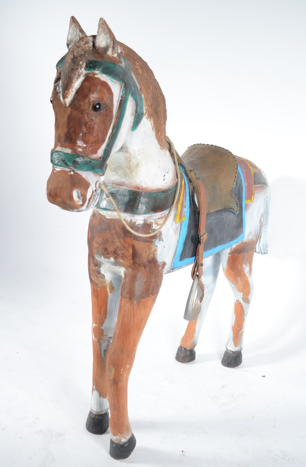 Grande escultura representando Cavalo de madeira policromada... - foto 4 de 6