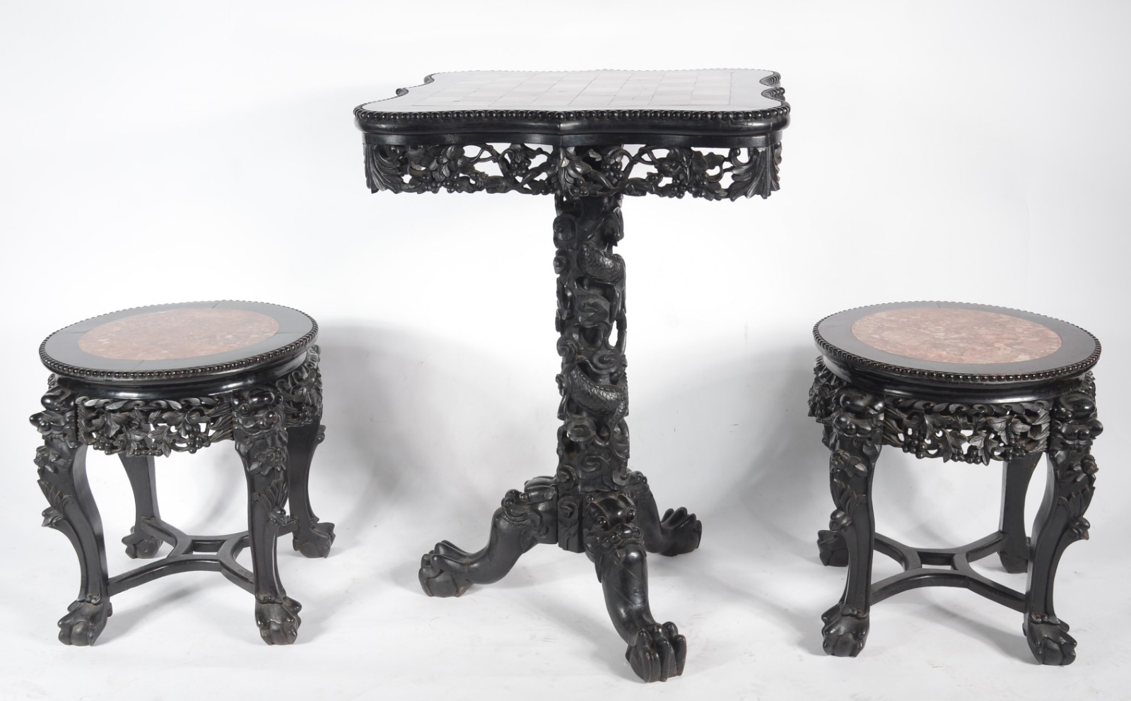 Excepcional conjunto de mesa e par de banquetas chinesas em madeira... - foto 2 de 11