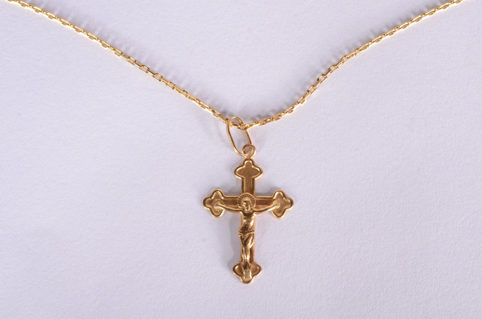 Colar com crucifixo com Cristo de ouro 18 k., contraste 750 mls. (Por... - foto 1 de 6