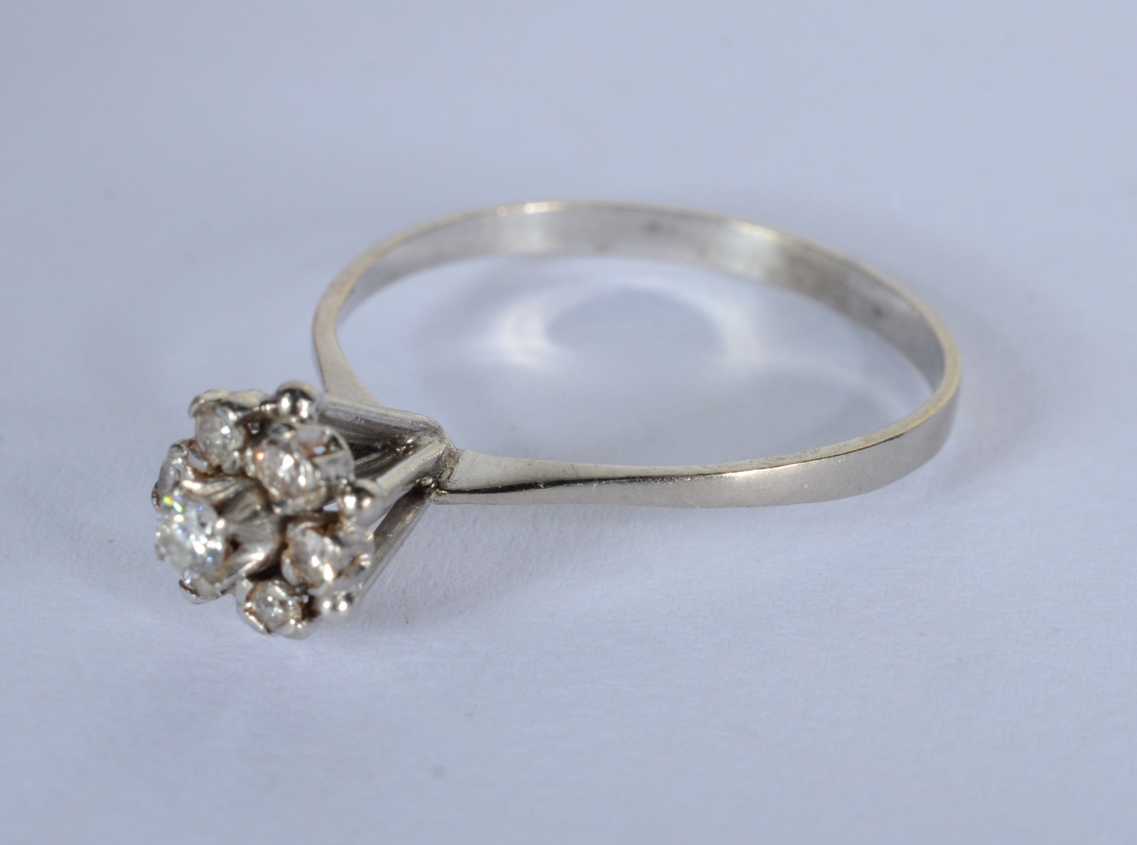 Anel de ouro branco feitio chuveiro com brilhantes, aro 17. (Por... - foto 2 de 5