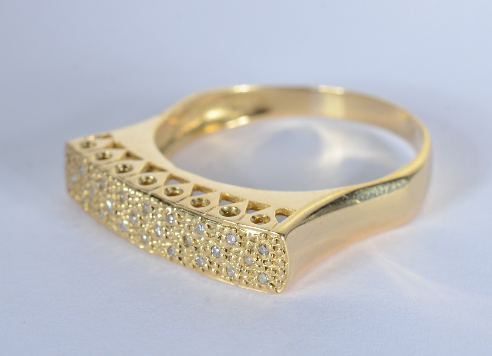 Anel de ouro 18 k., contraste 750 mls com mini brilhantes, aro 19... - foto 2 de 4