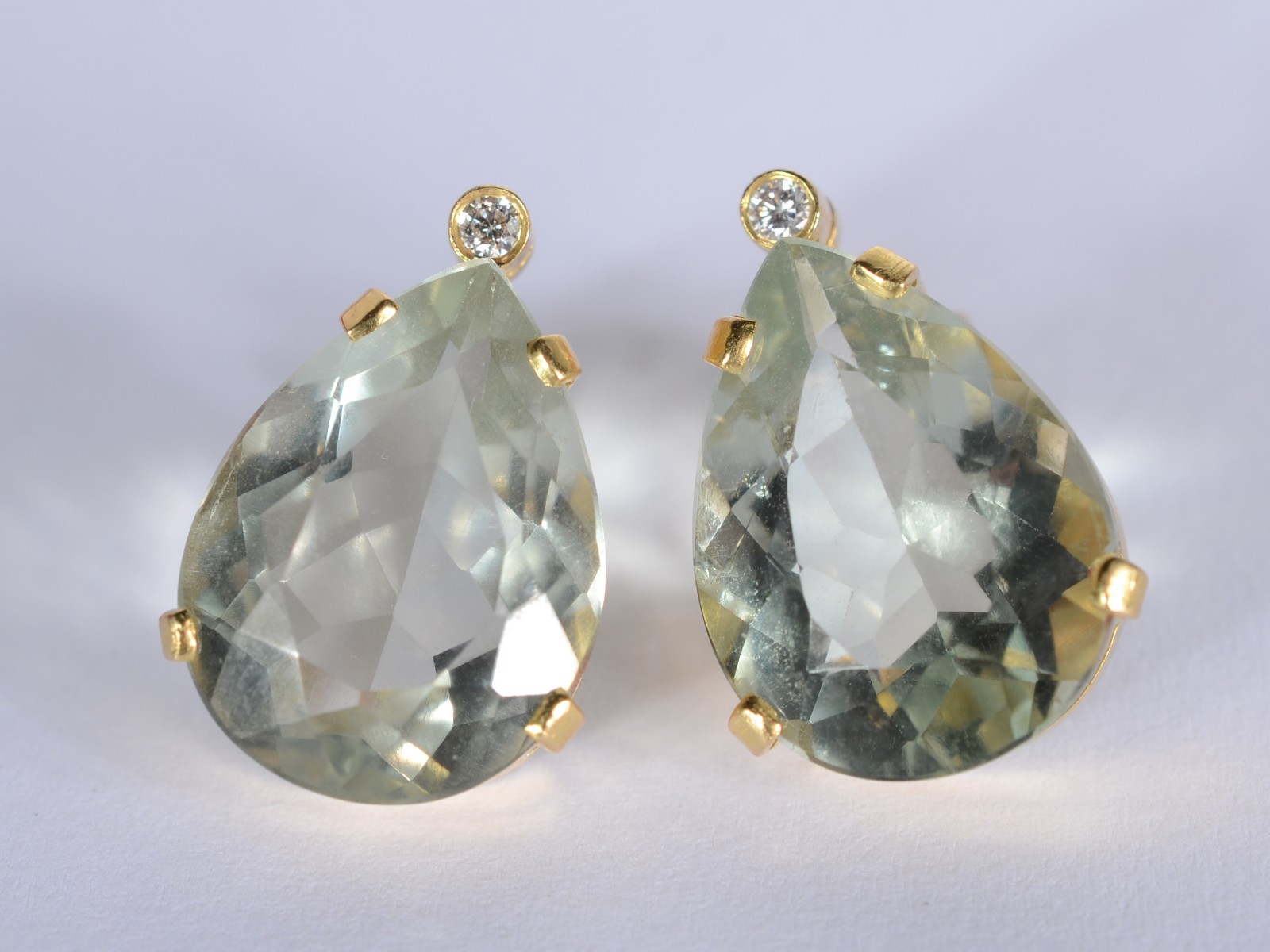 Par de brincos de ouro 18 k., contraste 750 mls pedra feitio "gota" e... - foto 1 de 5