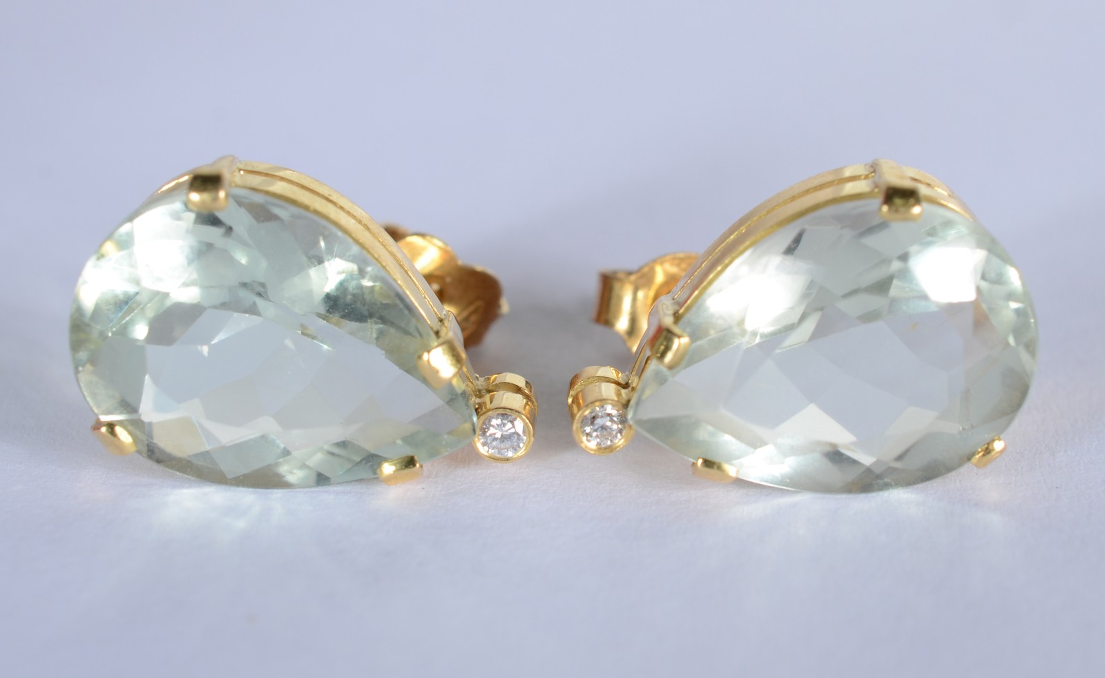 Par de brincos de ouro 18 k., contraste 750 mls pedra feitio "gota" e... - foto 3 de 5
