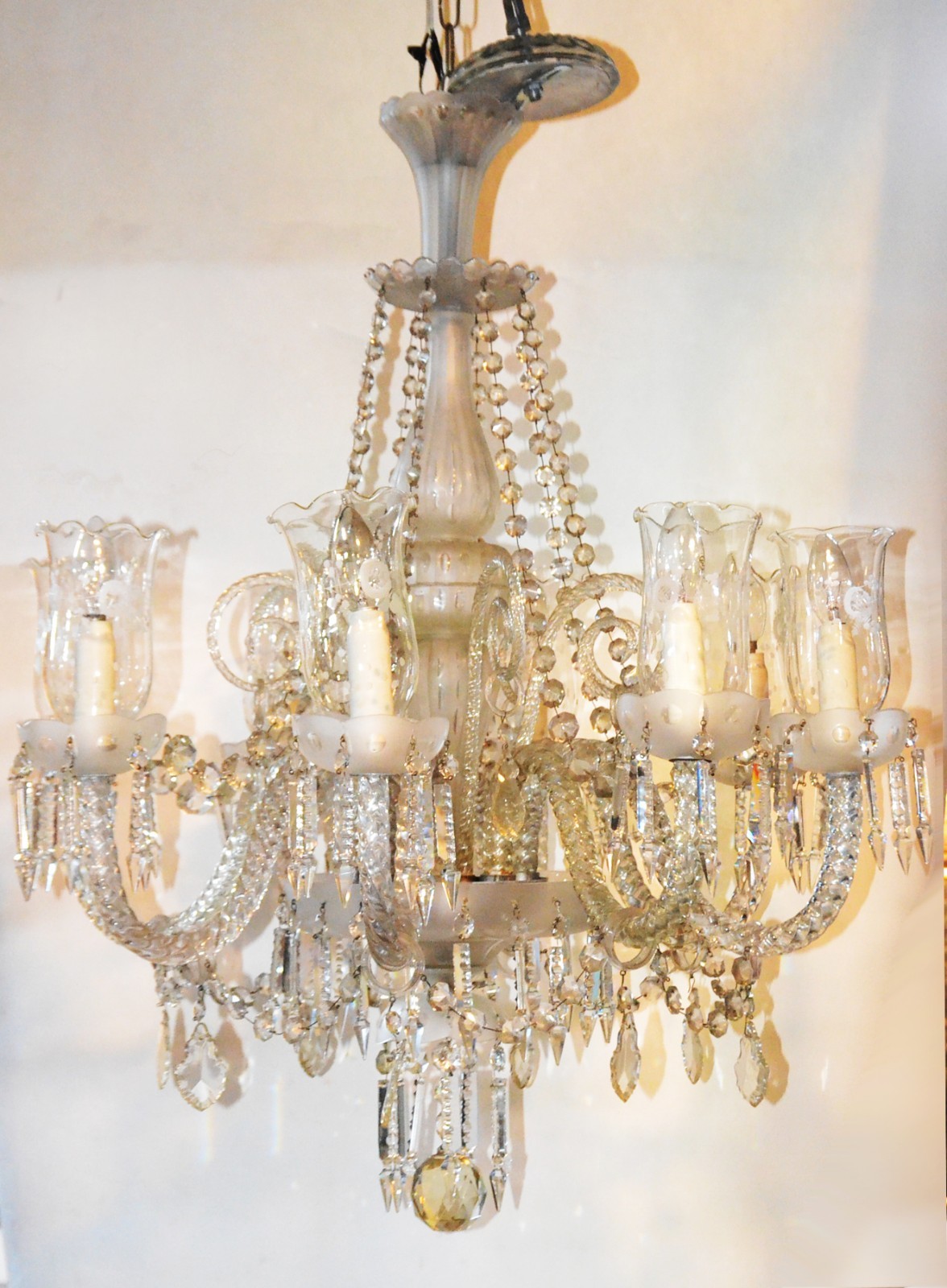Lustre de cristal para 8 luzes com mangas, contas e pingentes... - foto 1 de 4