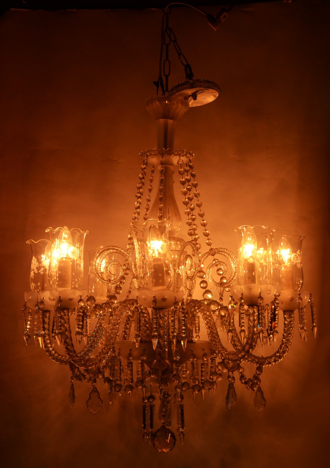 Lustre de cristal para 8 luzes com mangas, contas e pingentes... - foto 3 de 4