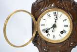 Ansonia Clock Company (1851-2006),  - Relógio americano de mesa de petit bronze, com pátina marrom, estilo ART NOUVEAU. Peça representando figura feminina. Decoração representado garça, fl