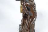 Ansonia Clock Company (1851-2006),  - Relógio americano de mesa de petit bronze, com pátina marrom, estilo ART NOUVEAU. Peça representando figura feminina. Decoração representado garça, fl
