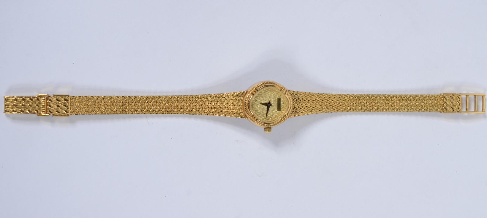 Relógio de pulso de metal dourado, á quartz. Precisando colocar... - foto 2 de 6