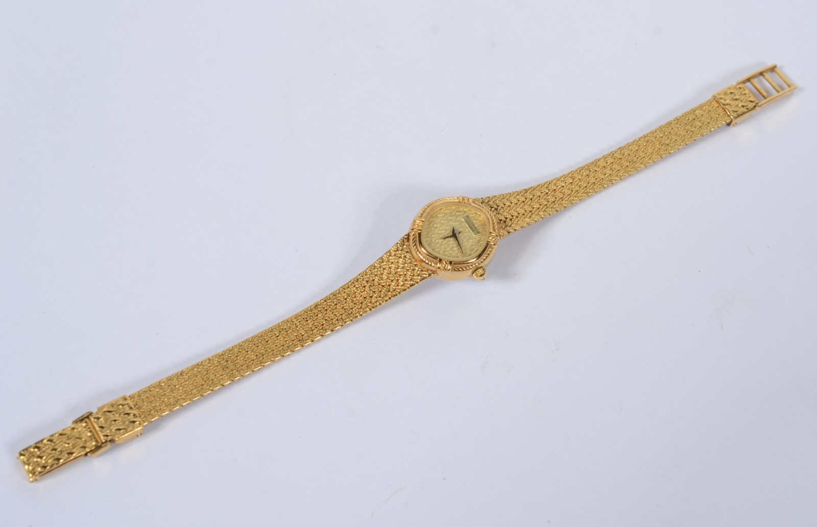 Relógio de pulso de metal dourado, á quartz. Precisando colocar... - foto 3 de 6