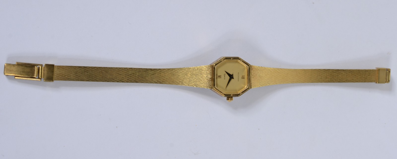Relógio de pulso de metal dourado, á quartz. Precisando colocar... - foto 2 de 6
