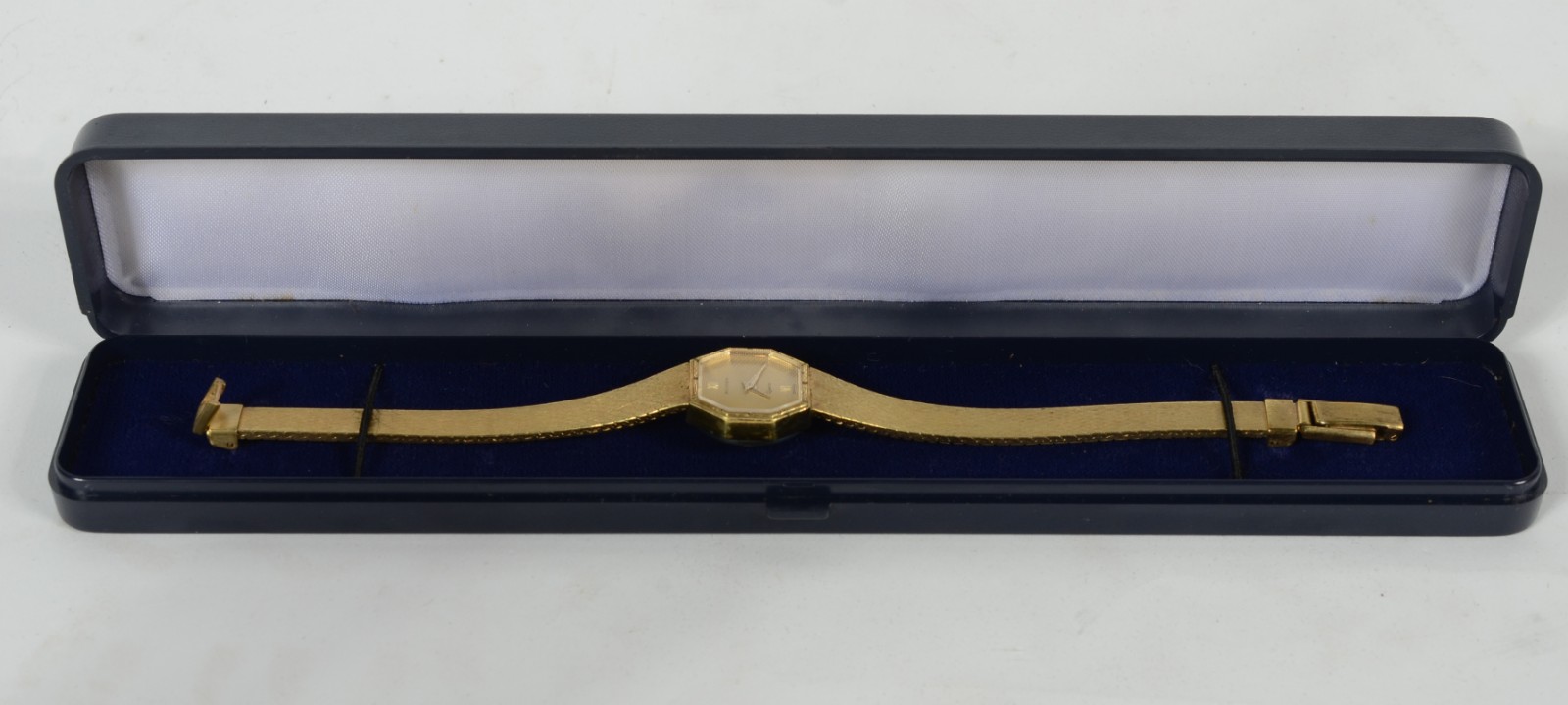 Relógio de pulso de metal dourado, á quartz. Precisando colocar... - foto 6 de 6
