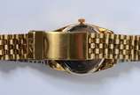 Technos (1900),  - Relógio de pulso feminino, marca Technos, modelo Riviera de aço, com números, caixa e ponteiros dourados. No estojo. (Por motivos de segurança a peça 