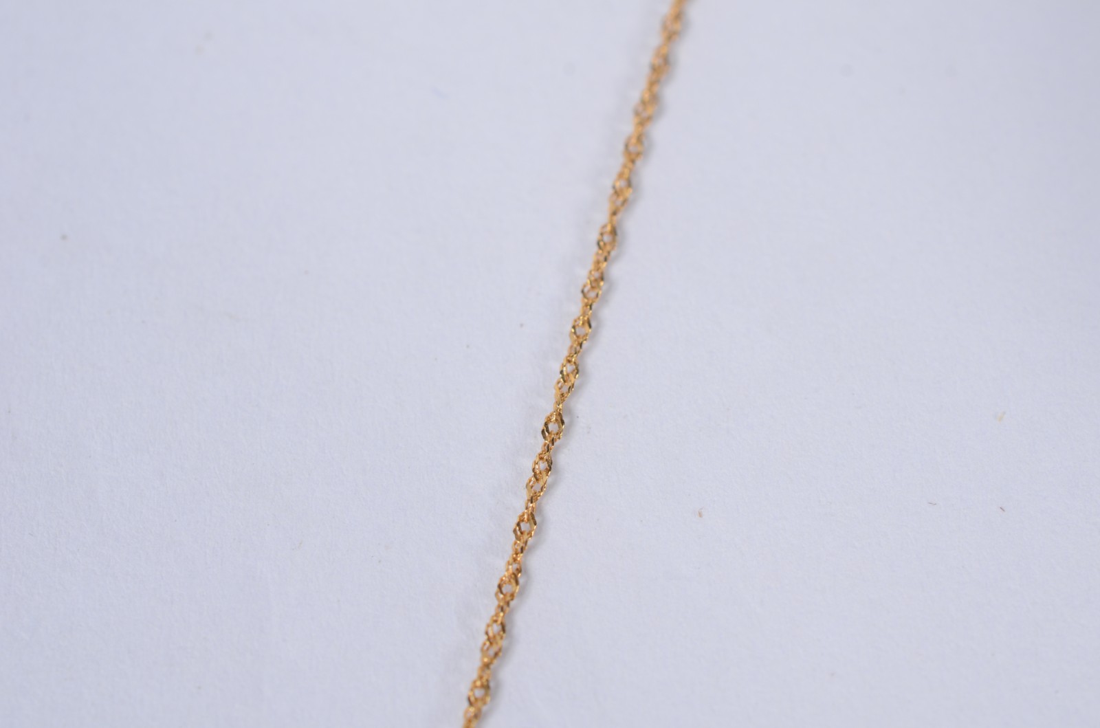 Colar com pendente feitio "borboleta" de ouro 18 k., contraste 750... - foto 3 de 7