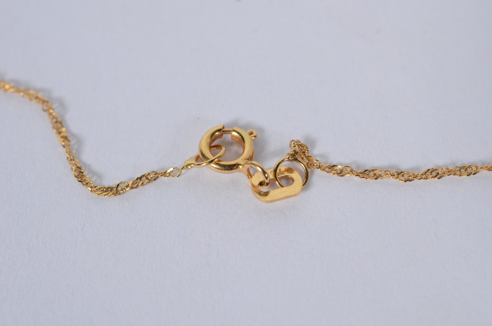 Colar com pendente feitio "borboleta" de ouro 18 k., contraste 750... - foto 4 de 7