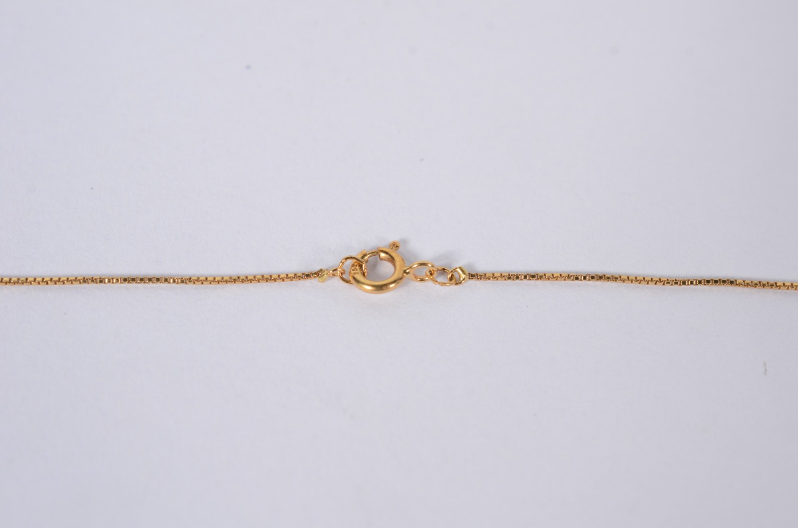Colar com pendente feitio "sol" de ouro 18 k., contraste 750 mls... - foto 4 de 5