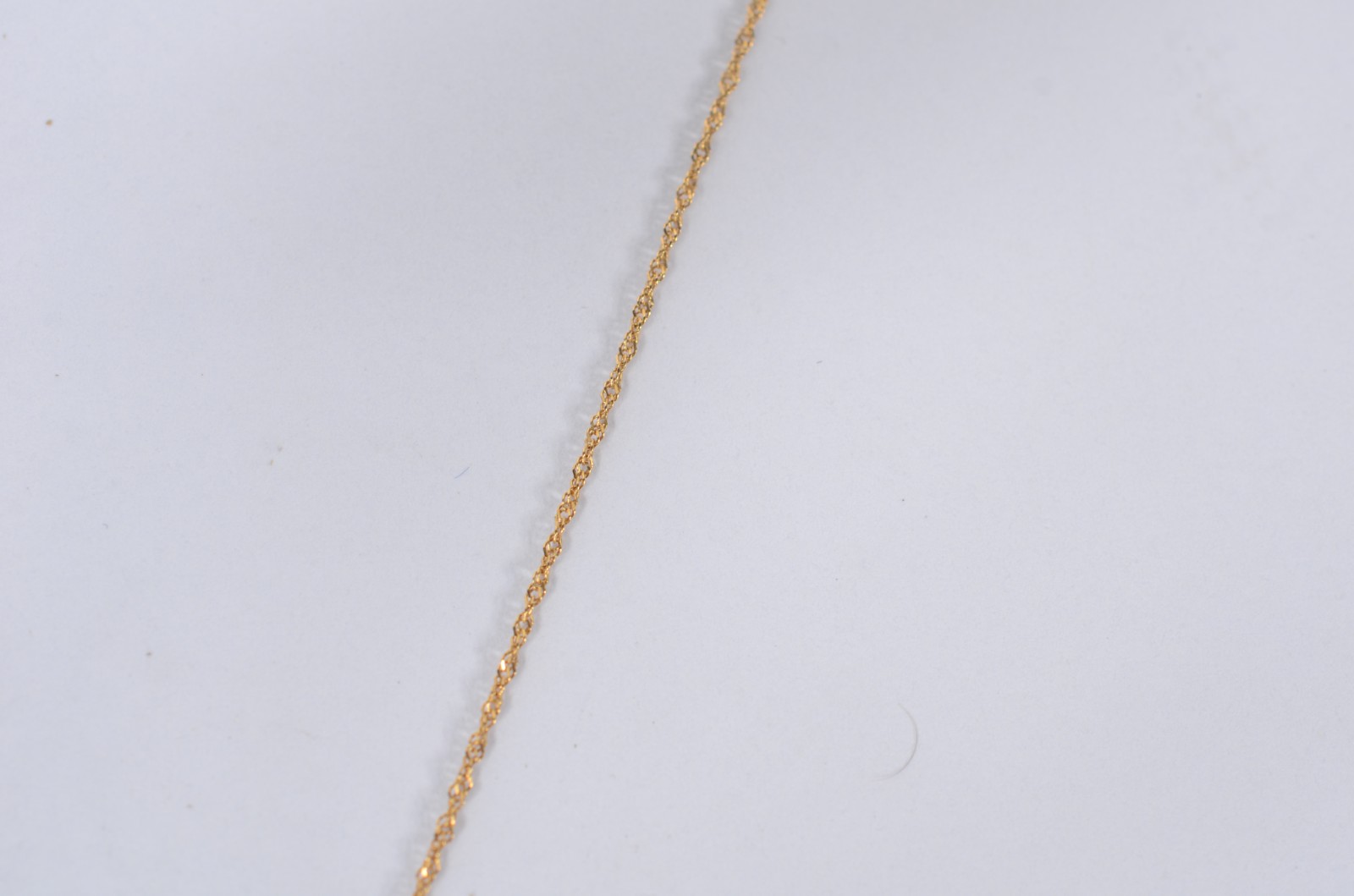 Colar com pendente feitio coração de ouro 18 k., contraste 750 mls... - foto 3 de 5