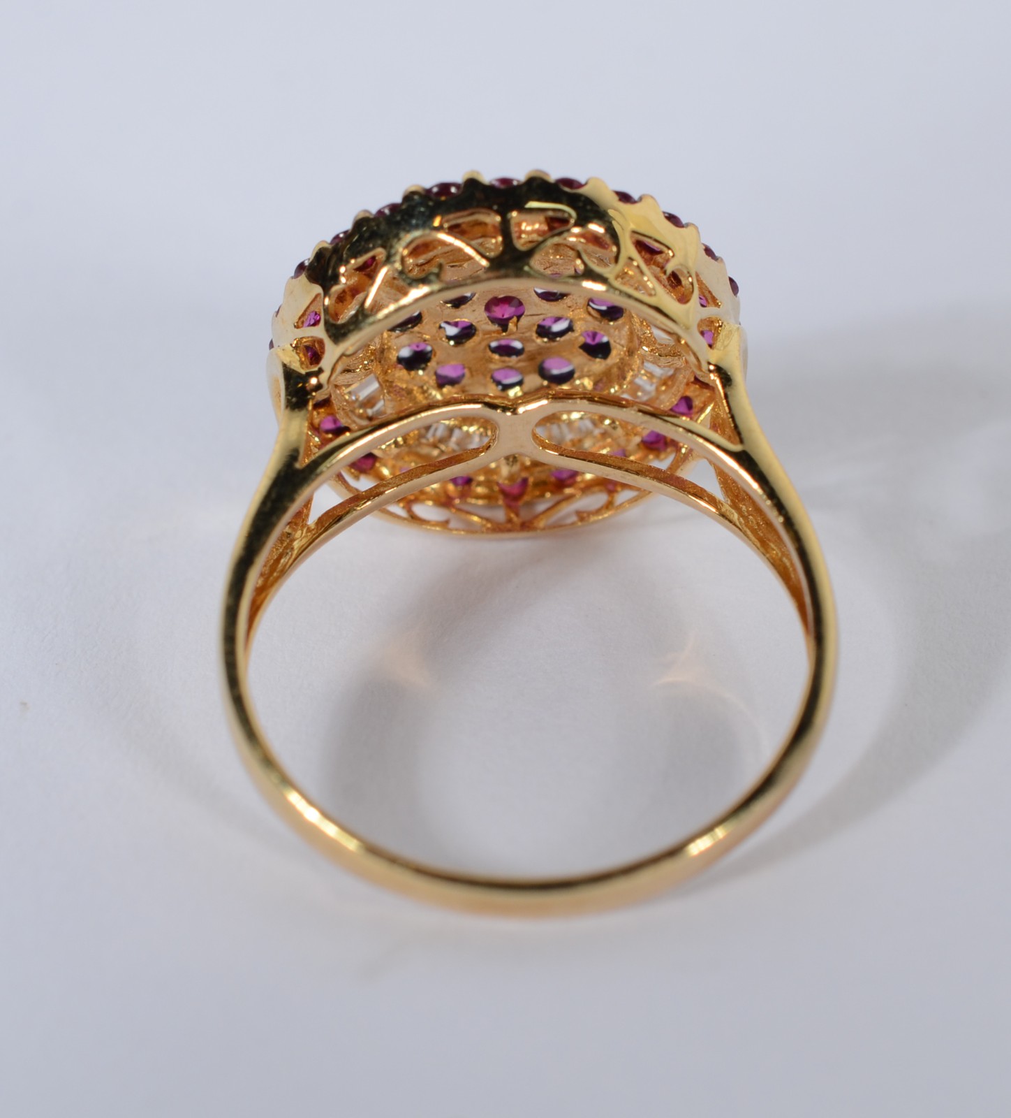 Anel de ouro 18 k., contraste 750 mls com brilhantes e rubis, aro 18... - foto 3 de 4