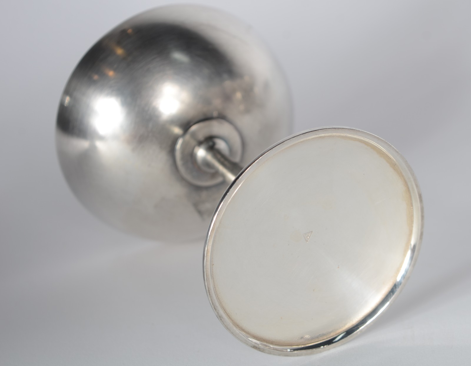 Conjunto de metal prateado, composto de: 12 taças para sorvete e... - foto 4 de 9