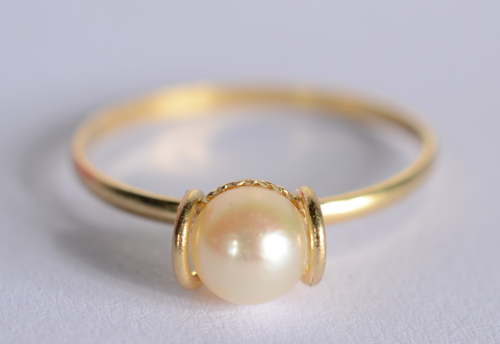 Anel de ouro 18 k., com perola, contraste 750 mls, aro 11. (Por... - foto 1 de 5