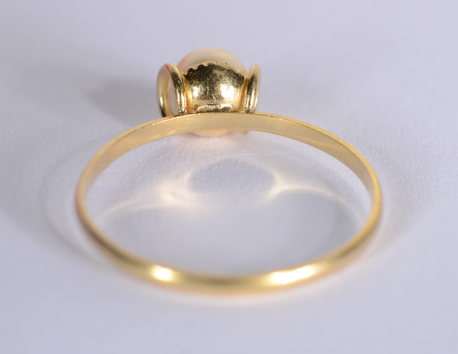 Anel de ouro 18 k., com perola, contraste 750 mls, aro 11. (Por... - foto 3 de 5
