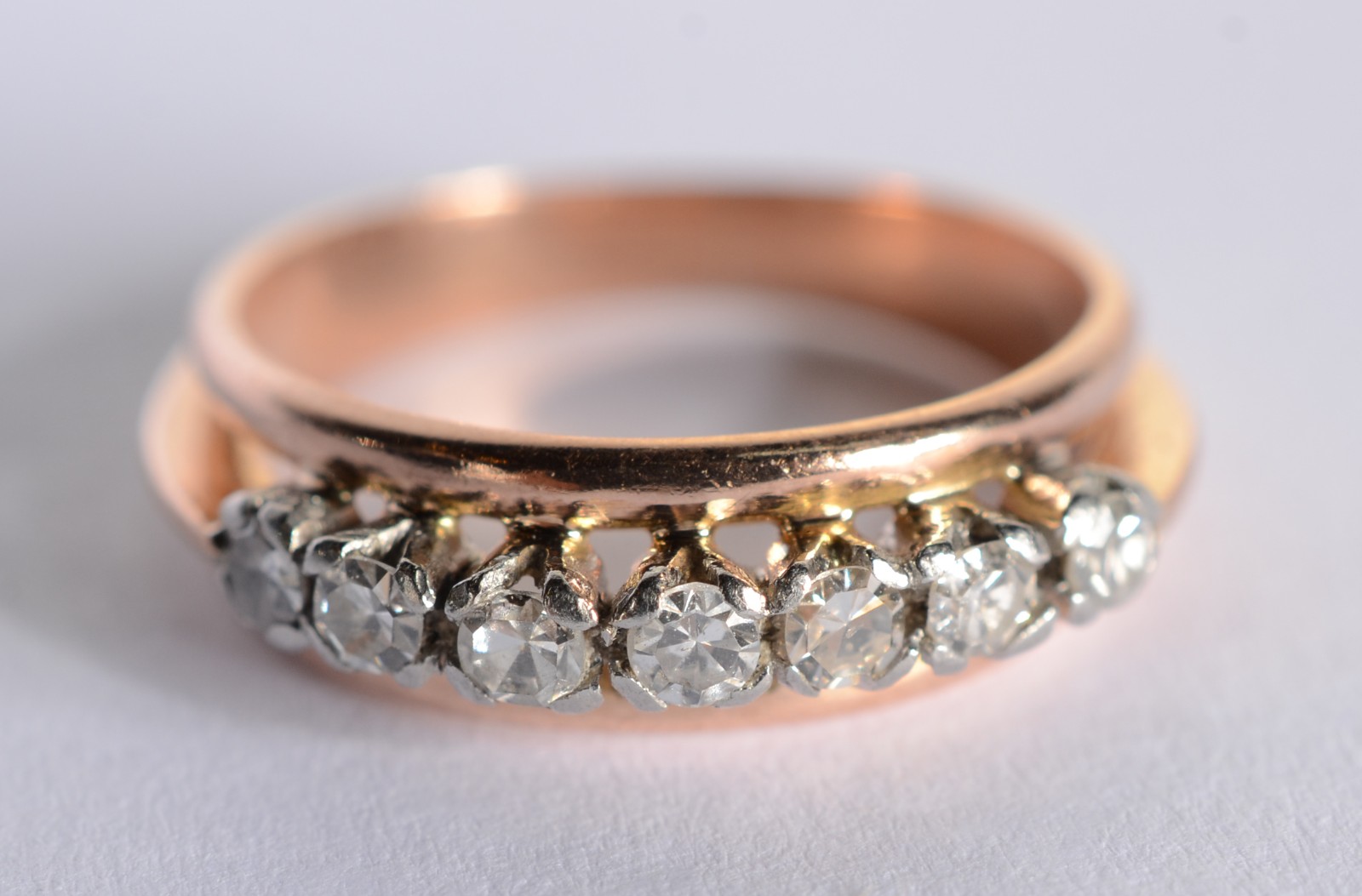 Anel de ouro 18 k., contraste 750 mls com sete brilhantes de 0,05 ct... - foto 1 de 5