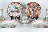 Diversas peças de porcelana oriental, composto ... - Diversas peças de porcelana oriental, composto de: par de solifleurs, bowl pequeno, par de pratos com figuras de dragão em policromia e dois pra...