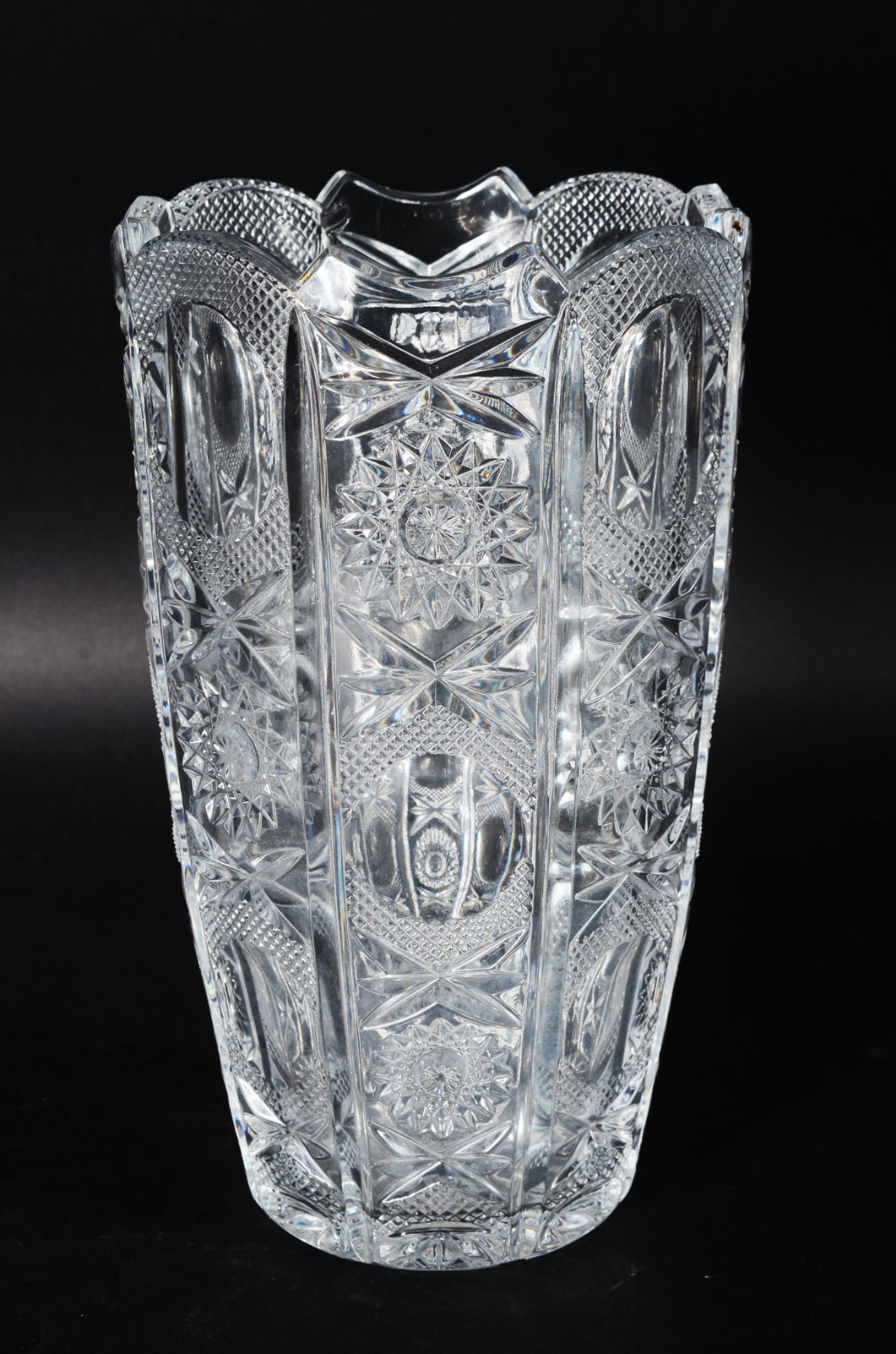 Vaso de cristal tcheco lapidado, borda recortada. - foto 1 de 3