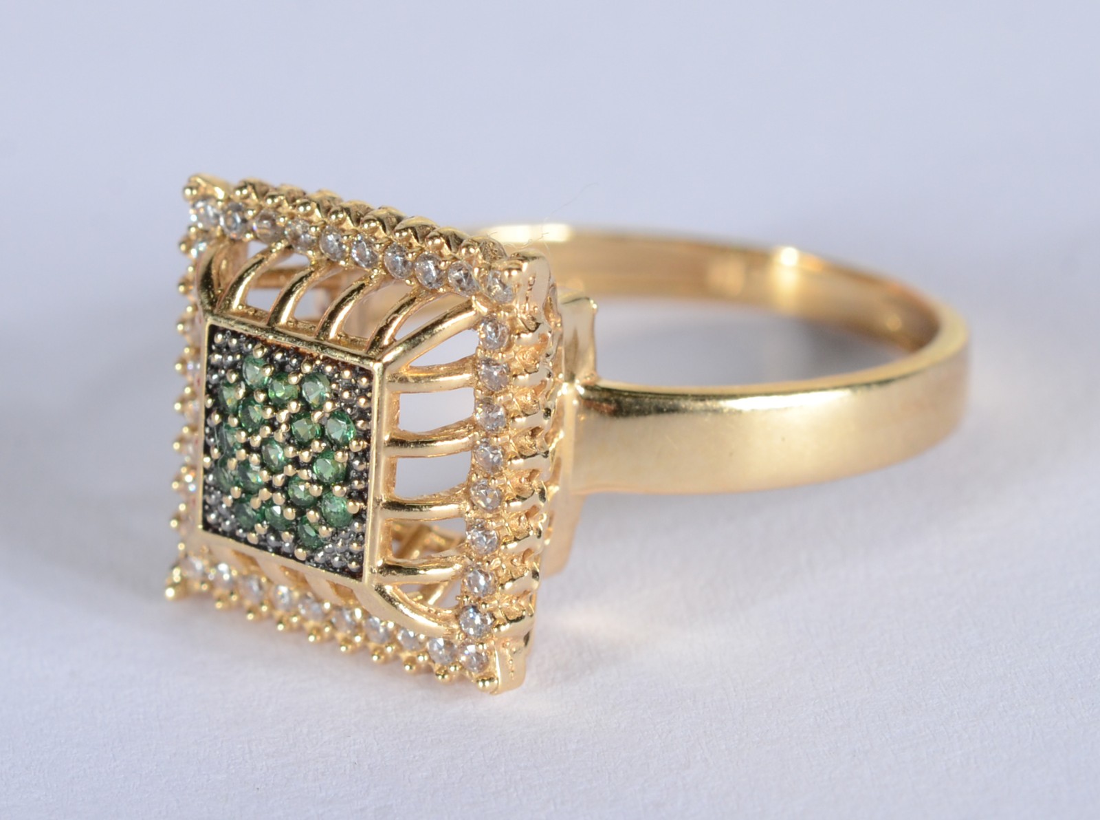 Anel de ouro 18 k., contraste 750 mls com mini brilhantes e... - foto 2 de 6
