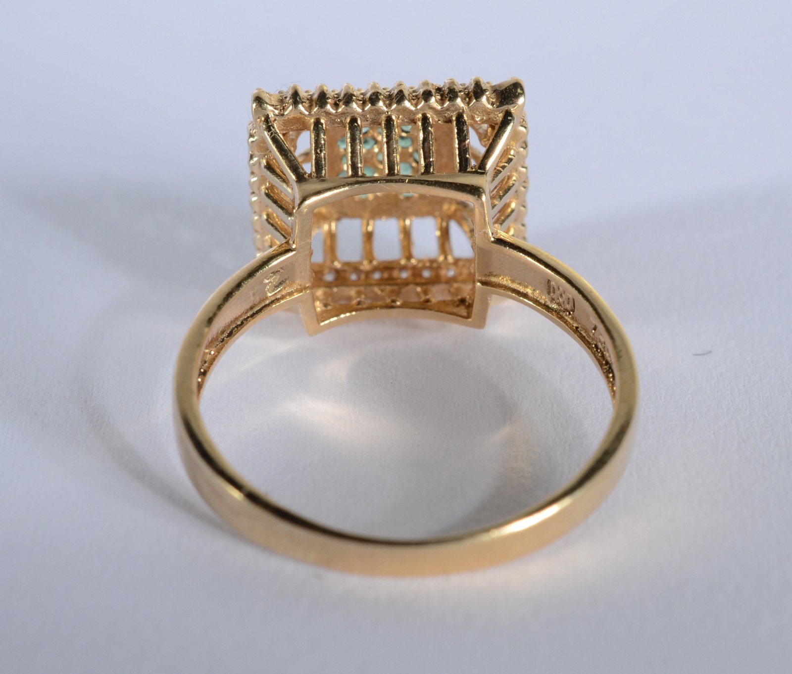 Anel de ouro 18 k., contraste 750 mls com mini brilhantes e... - foto 3 de 6
