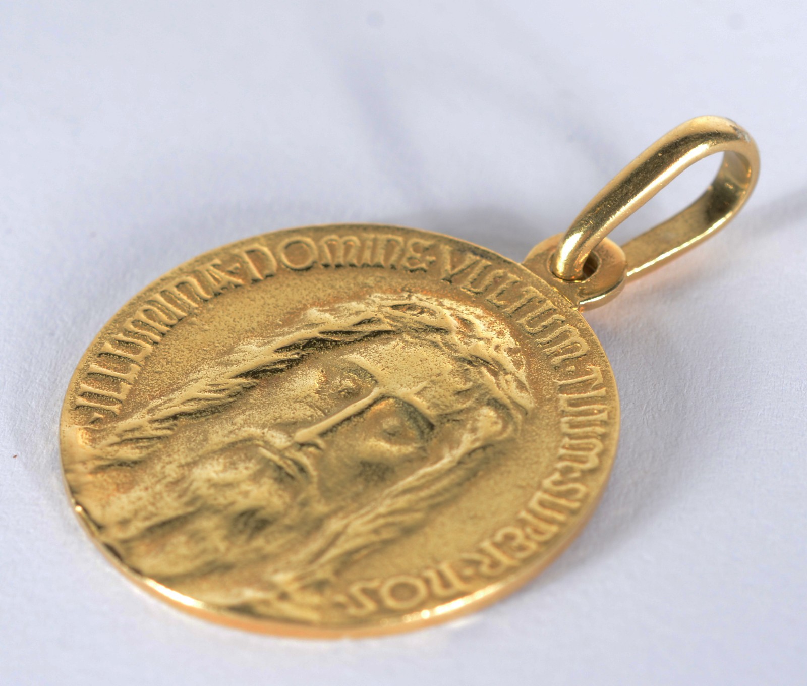 Pendente de ouro 18 k., com rosto de Cristo, contraste 750 mls. (Por... - foto 3 de 3