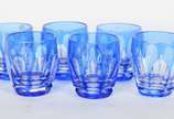 Diversas peças de vidro, sendo: 6 copinhos para... - Diversas peças de vidro, sendo: 6 copinhos para licor de cristal, compoteira de vidro decorativo com pega na forma de flor e bomboniere feitio t...