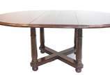 Mesa de jantar de madeira nobre, tampo oval com... - Mesa de jantar de madeira nobre, tampo oval com um tabua extensora (0,50 cm. x 1,40 m.), base com quatro colunas cilíndricas unidas por traves e...
