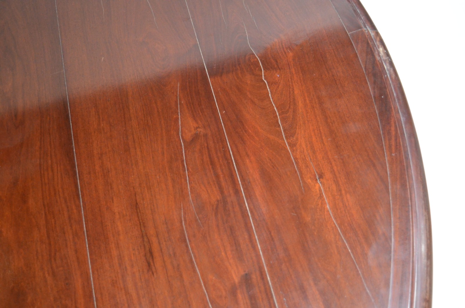 Mesa de jantar de madeira nobre, tampo oval com um tabua extensora... - foto 5 de 6