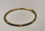 Pulseira "escrava" de ouro 18k. com detalhe em ... - Pulseira "escrava" de ouro 18k. com detalhe em "rabo de elefante". (Por motivos de segurança a peça não se encontra na loja).