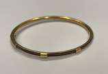 Pulseira "escrava" de ouro 18k. com detalhe em ... - Pulseira "escrava" de ouro 18k. com detalhe em "rabo de elefante". (Por motivos de segurança a peça não se encontra na loja).