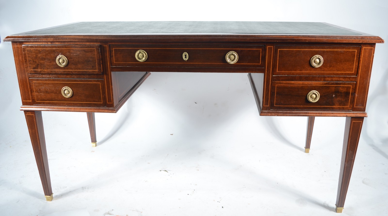 Mesa de escritório de madeira nobre filetada, tampo forrado com couro... - foto 2 de 6