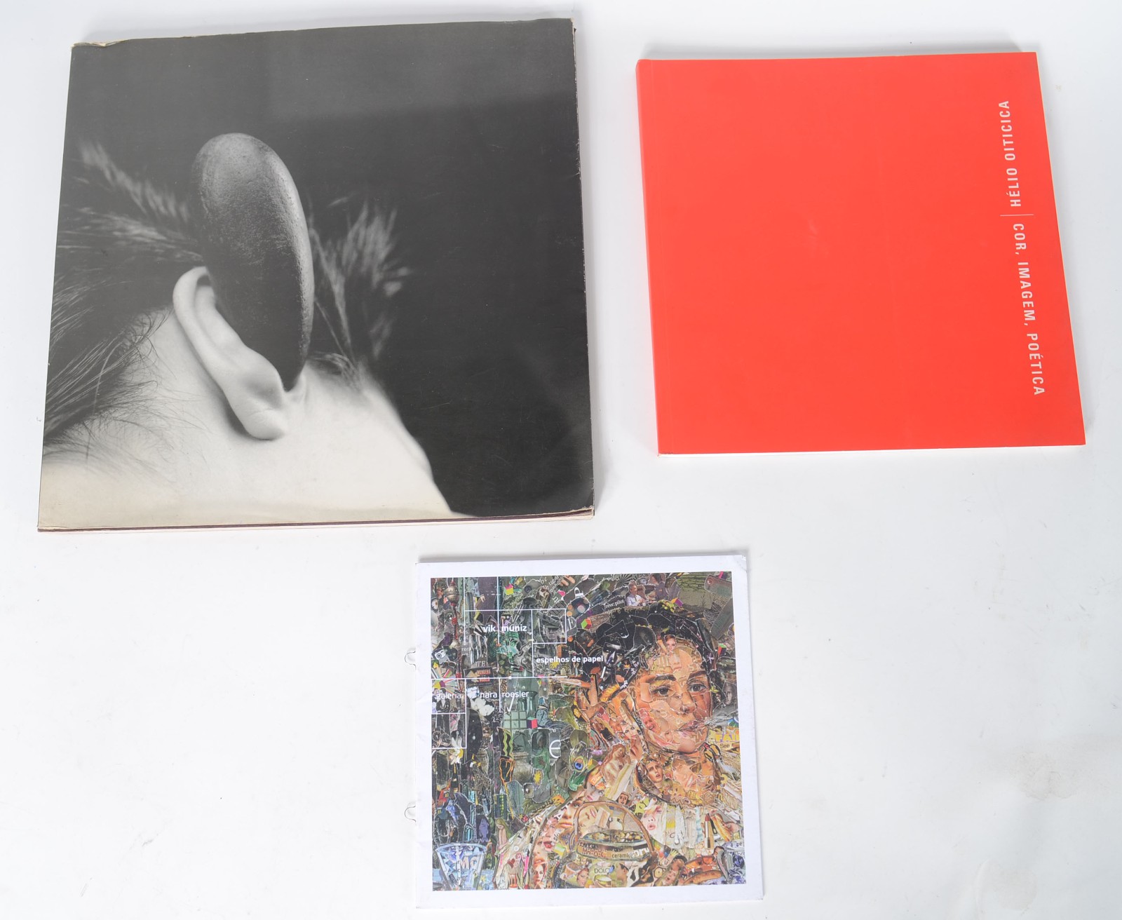 Três livros: A) Mario Cravo Neto B) Vik Muniz - Espelhos de Papel C)... - foto 1 de 3