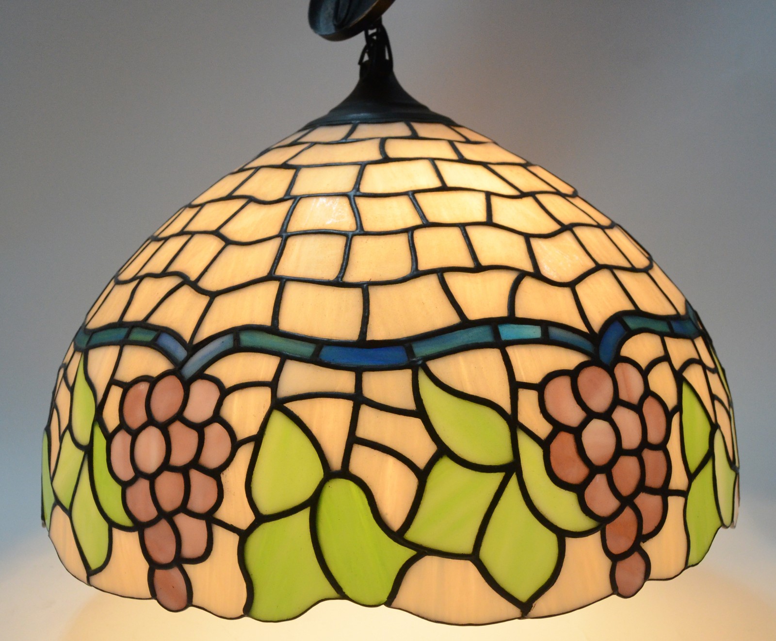 Luminária de teto com placas de pasta de vidro coloridas, estilo... - foto 1 de 7
