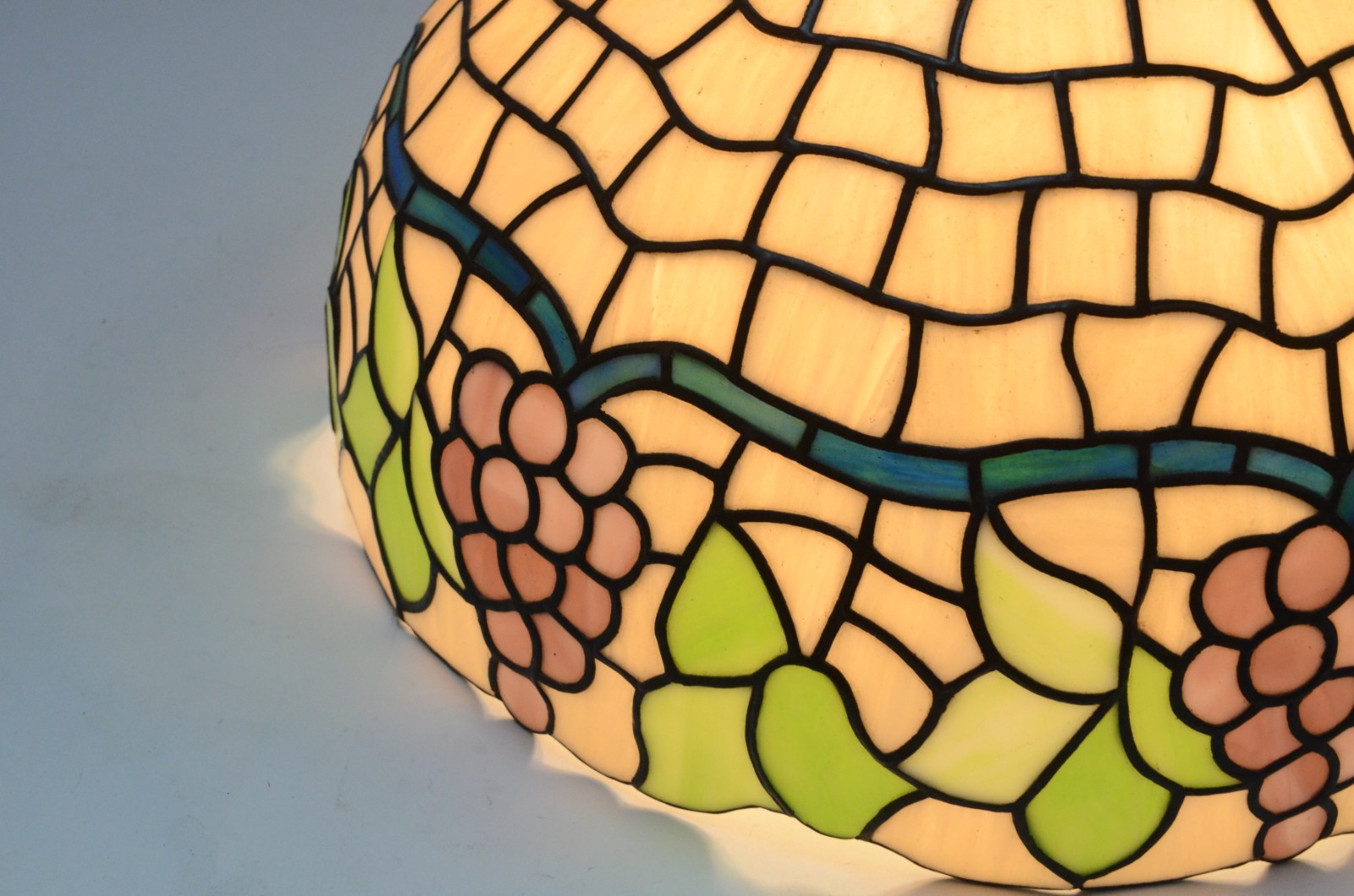 Luminária de teto com placas de pasta de vidro coloridas, estilo... - foto 7 de 7