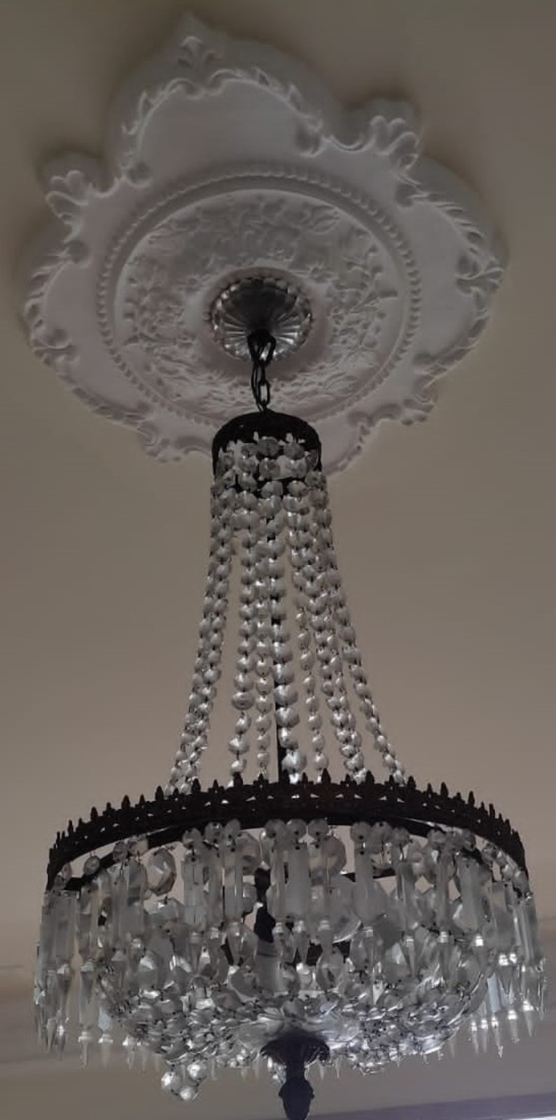 Lustre de metal dourado com contas de cristal, estilo Império. - foto 2 de 2