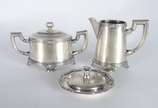 Fracalanza (1884),  - Baixela para chá e café de metal prateado Fracalanza, composto de: 2 bules, leiteira, açucareiro, manteigueira (faltando o recipiente de cristal, só t