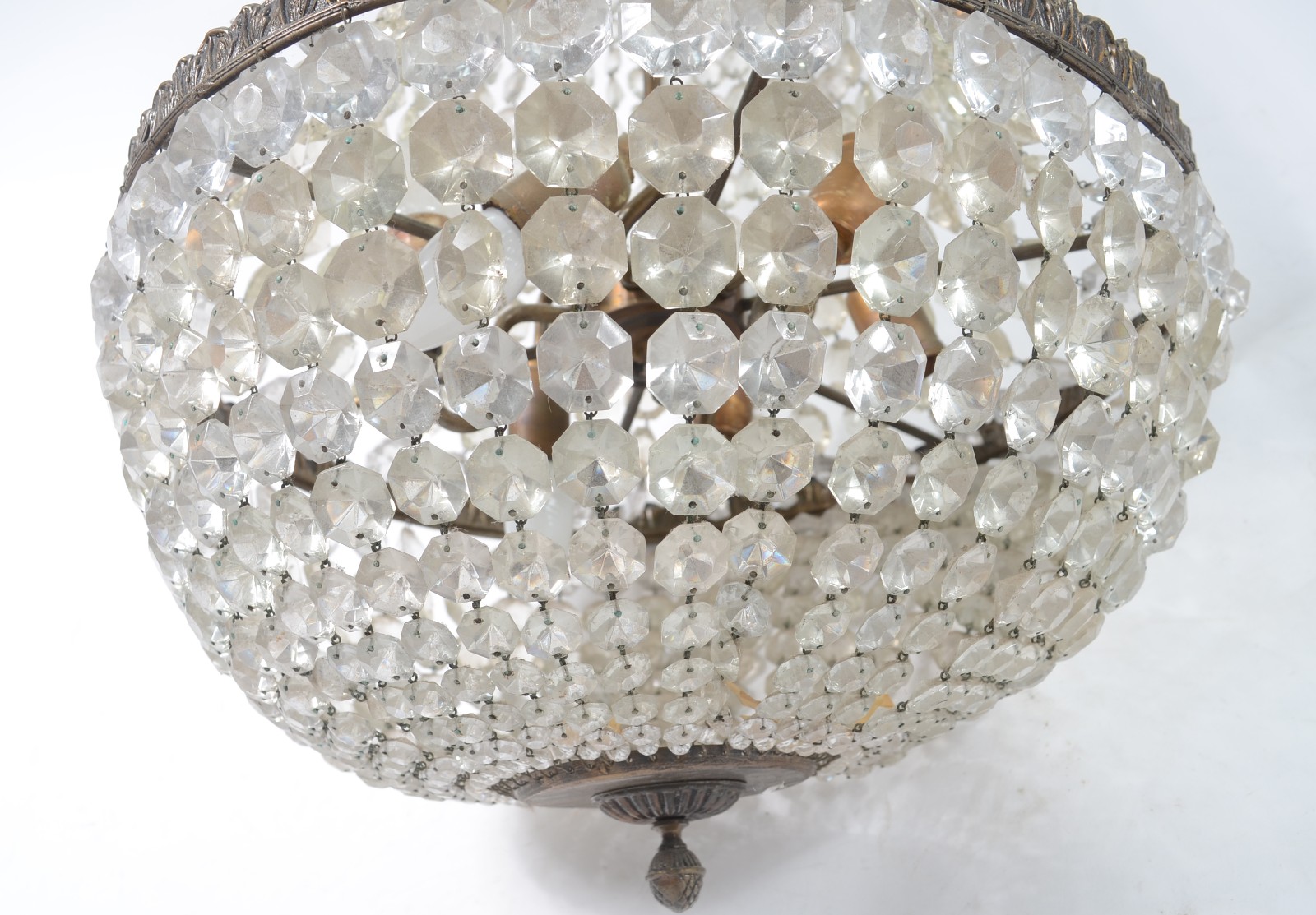 Lustre estilo Império de metal e contas de cristal lapidado. - foto 3 de 6