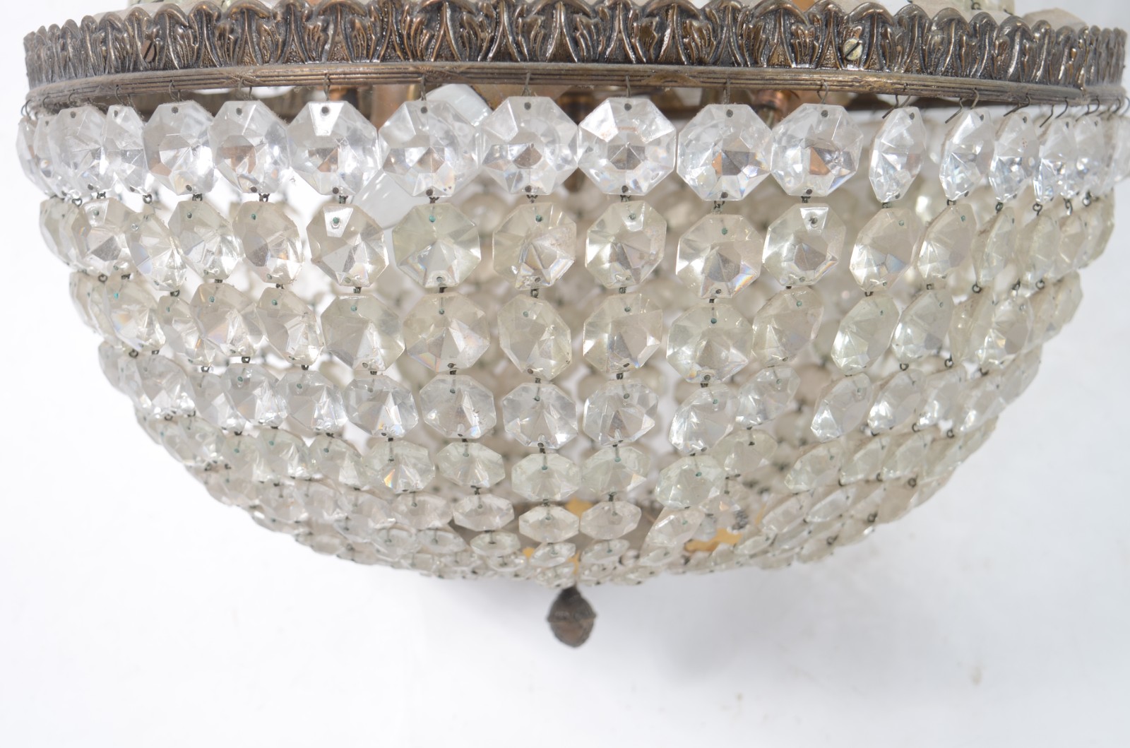 Lustre estilo Império de metal e contas de cristal lapidado. - foto 4 de 6