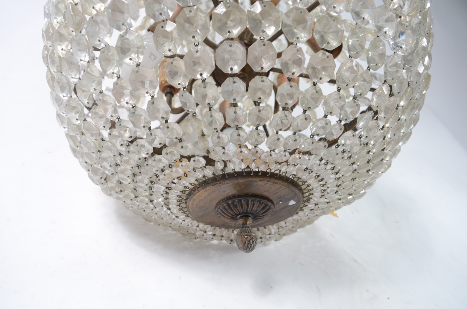 Lustre estilo Império de metal e contas de cristal lapidado. - foto 5 de 6