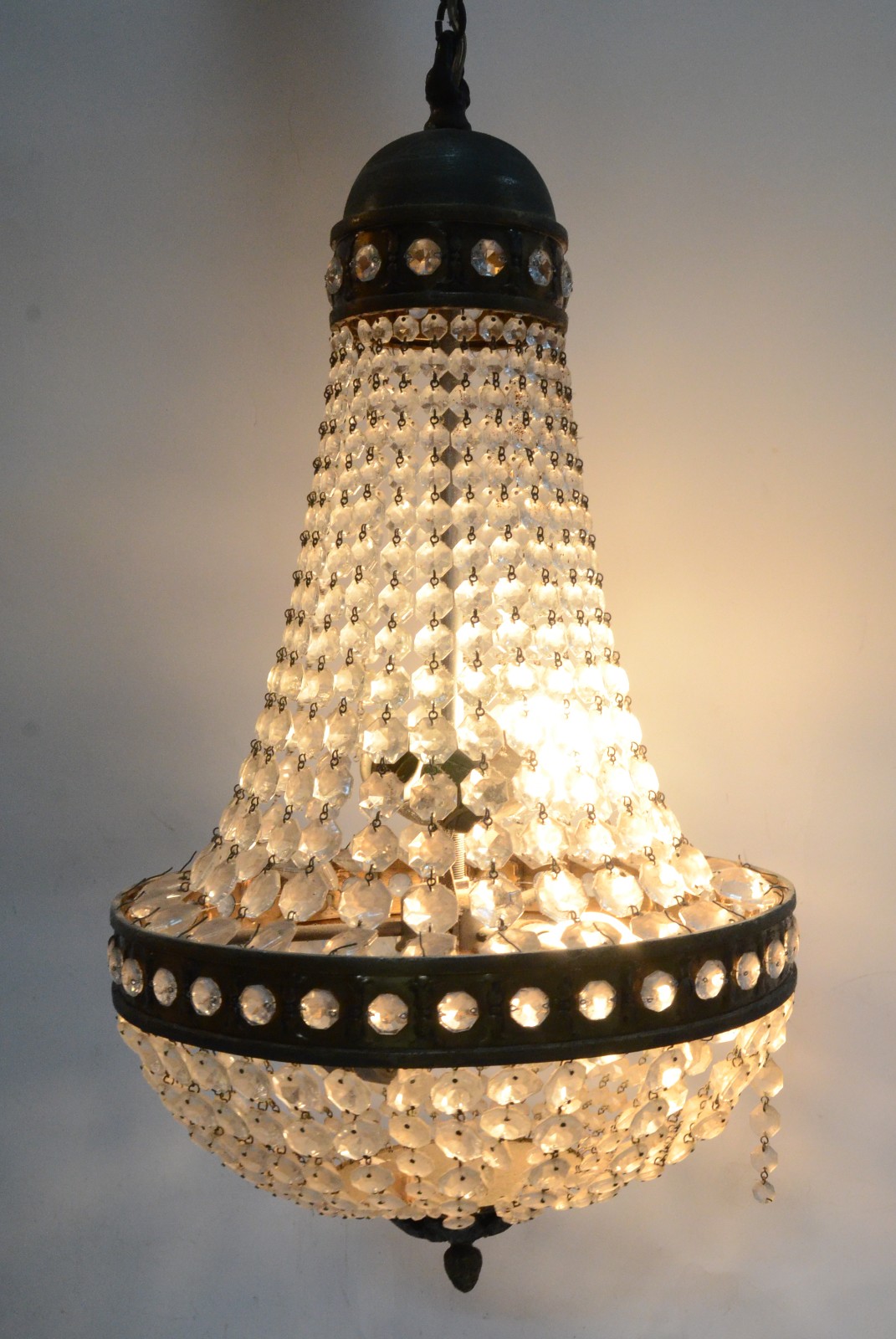 Lustre estilo Império com contas de cristal. - foto 2 de 6