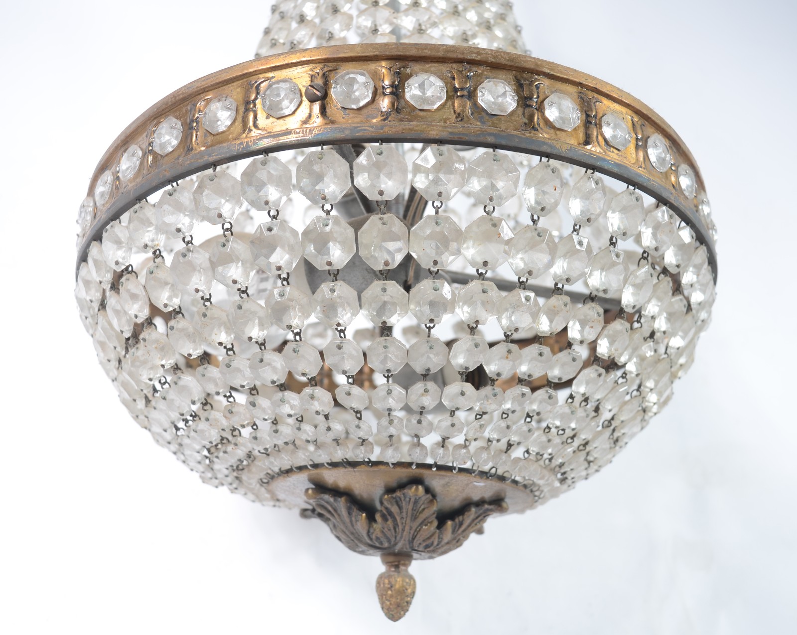 Lustre estilo Império com contas de cristal. - foto 3 de 6
