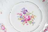 KPM (1831-1971),  - Duas peças de porcelana KPM, sendo uma potiche de porcelana alemã na cor bege com flores em policromia e friso dourado e prato de porcelana polonesa n