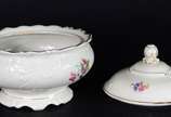 KPM (1831-1971),  - Duas peças de porcelana KPM, sendo uma potiche de porcelana alemã na cor bege com flores em policromia e friso dourado e prato de porcelana polonesa n