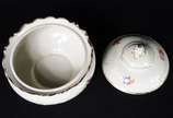 KPM (1831-1971),  - Duas peças de porcelana KPM, sendo uma potiche de porcelana alemã na cor bege com flores em policromia e friso dourado e prato de porcelana polonesa n