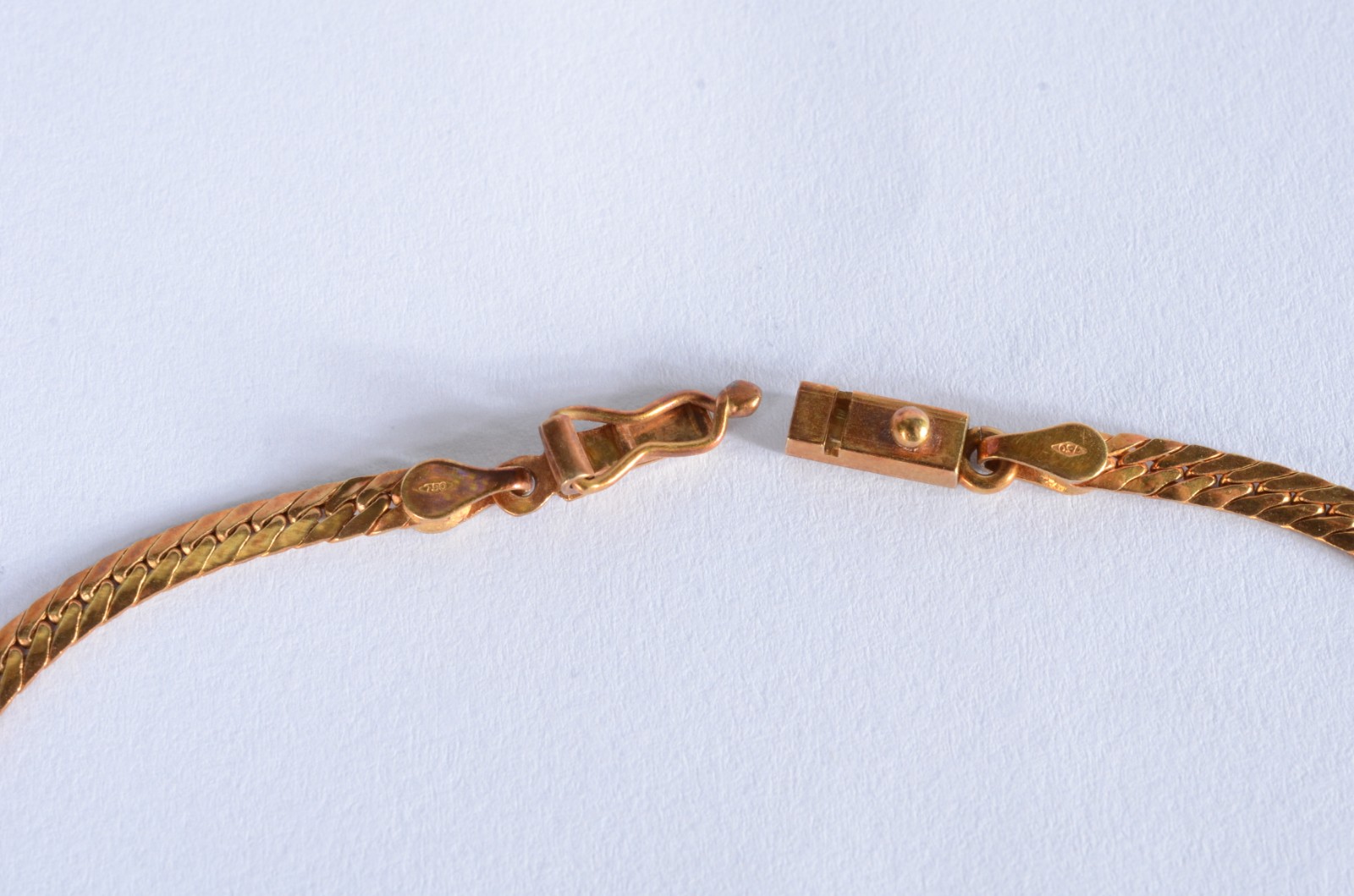 Conjunto de colar e par de brincos de ouro 18 k., com esmeraldas... - foto 10 de 10